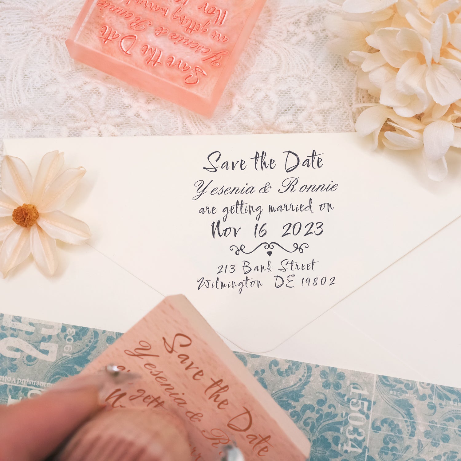 Sello de Caucho Personalizado de Boda con Fuente de Escritura a Mano de Texto Puro para Reservar la Fecha